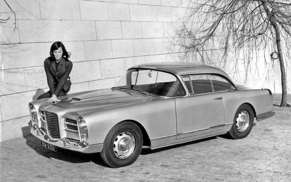 Ако сте искали бърз, луксозен и ексклузивен Grand Tourer в края на 50-те или началото на 60-те години на миналия век, Facel Vega ще компанията, към която трябваше да се обърнете. Нещата стартират през 1954 година с FV, който е основно променен през 1957 година, за да стане HK500. Има 5,9 или 6,2-литров мотор Chrysler V8 .